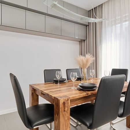 Stylish Kosciuszki Apartaments Near The Market Square With Free Garage Wroclaw By Noclegi Renters Esterno foto