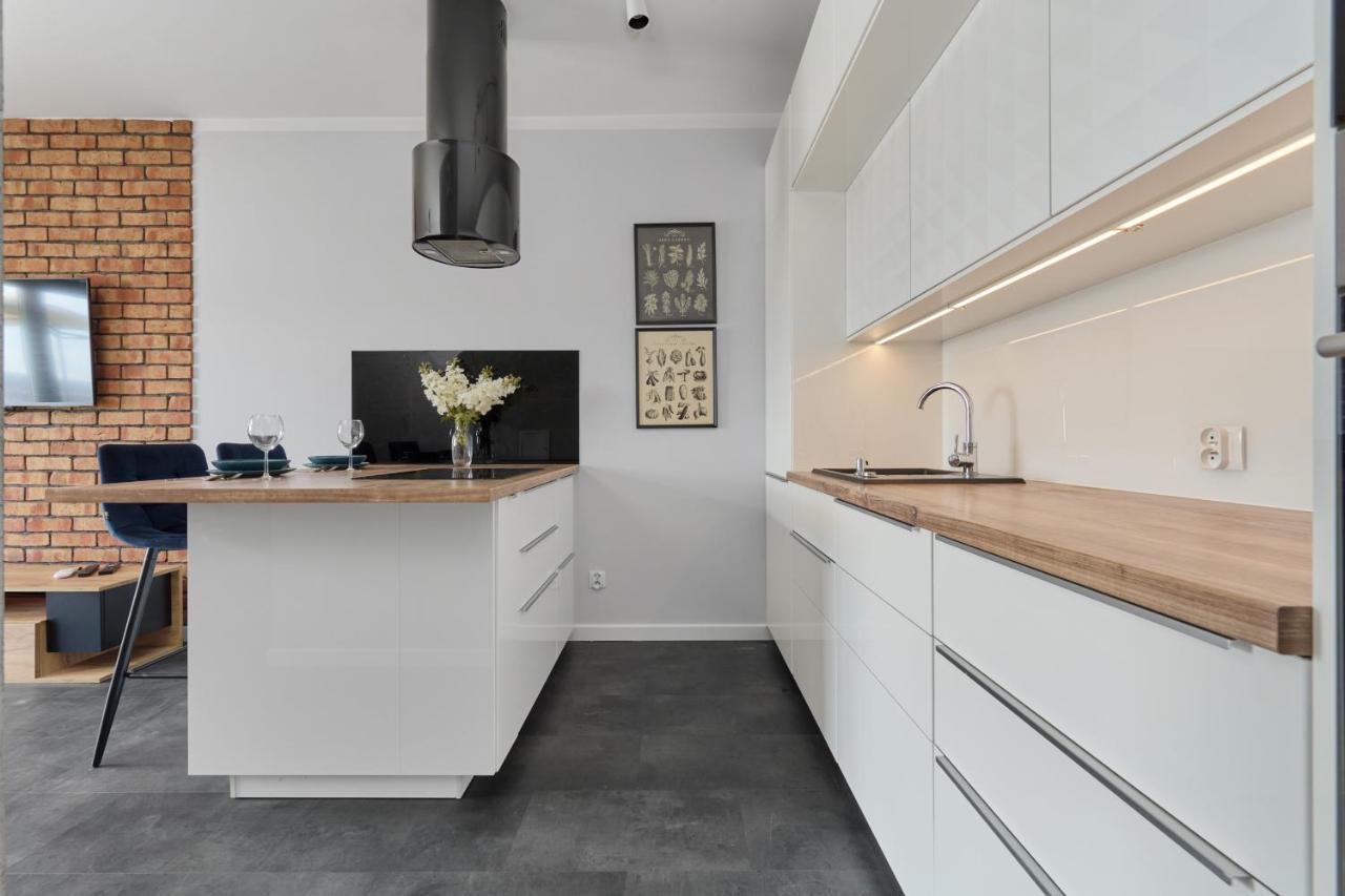 Stylish Kosciuszki Apartaments Near The Market Square With Free Garage Wroclaw By Noclegi Renters Esterno foto