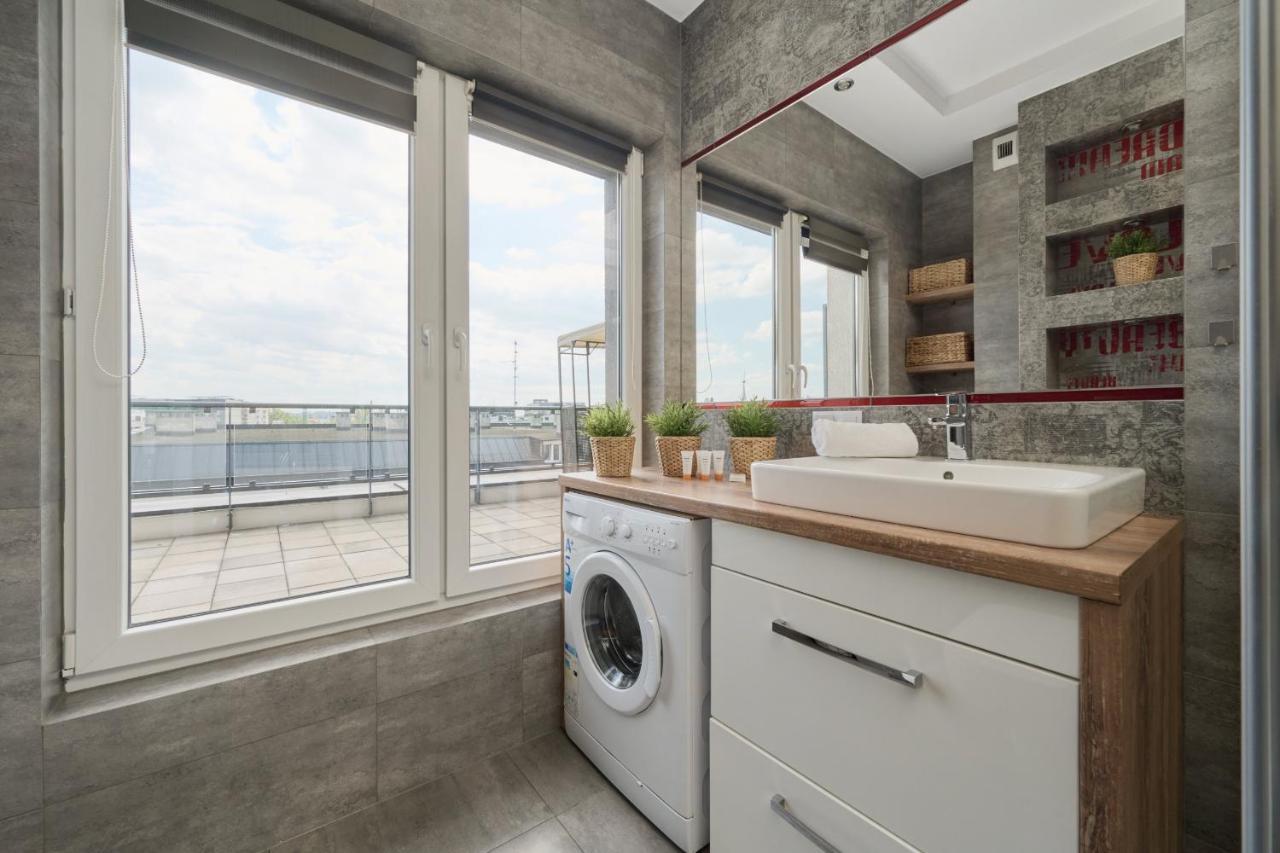 Stylish Kosciuszki Apartaments Near The Market Square With Free Garage Wroclaw By Noclegi Renters Esterno foto