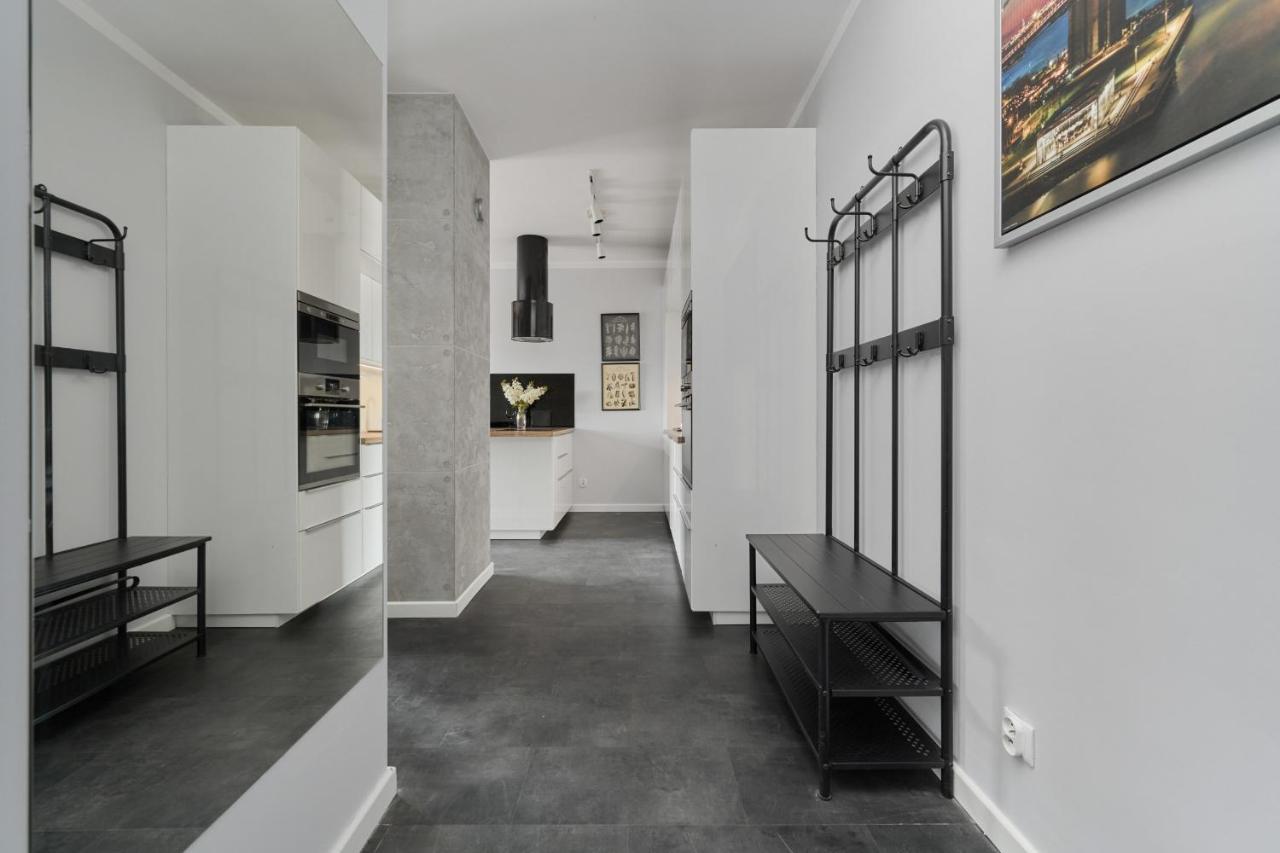 Stylish Kosciuszki Apartaments Near The Market Square With Free Garage Wroclaw By Noclegi Renters Esterno foto