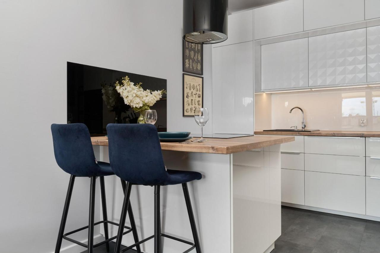 Stylish Kosciuszki Apartaments Near The Market Square With Free Garage Wroclaw By Noclegi Renters Esterno foto