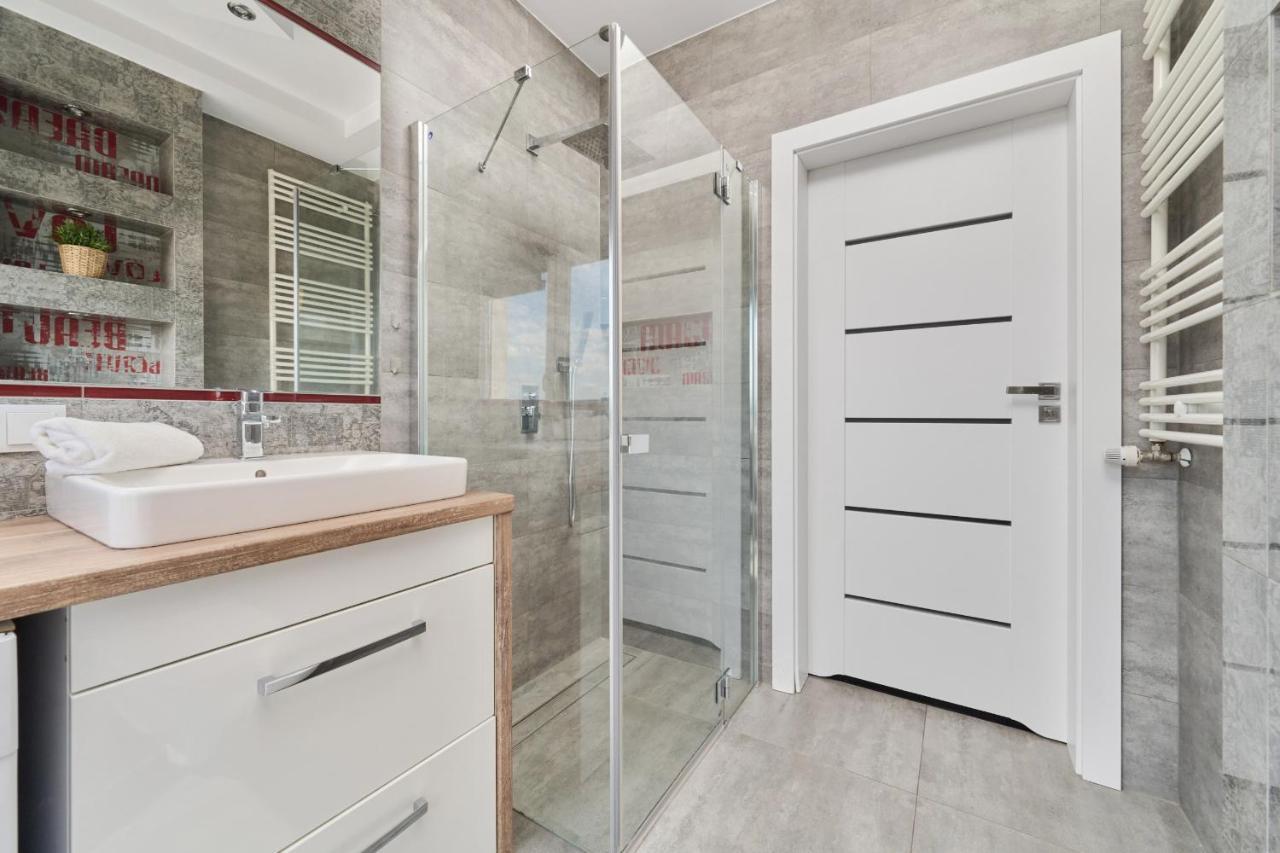 Stylish Kosciuszki Apartaments Near The Market Square With Free Garage Wroclaw By Noclegi Renters Esterno foto