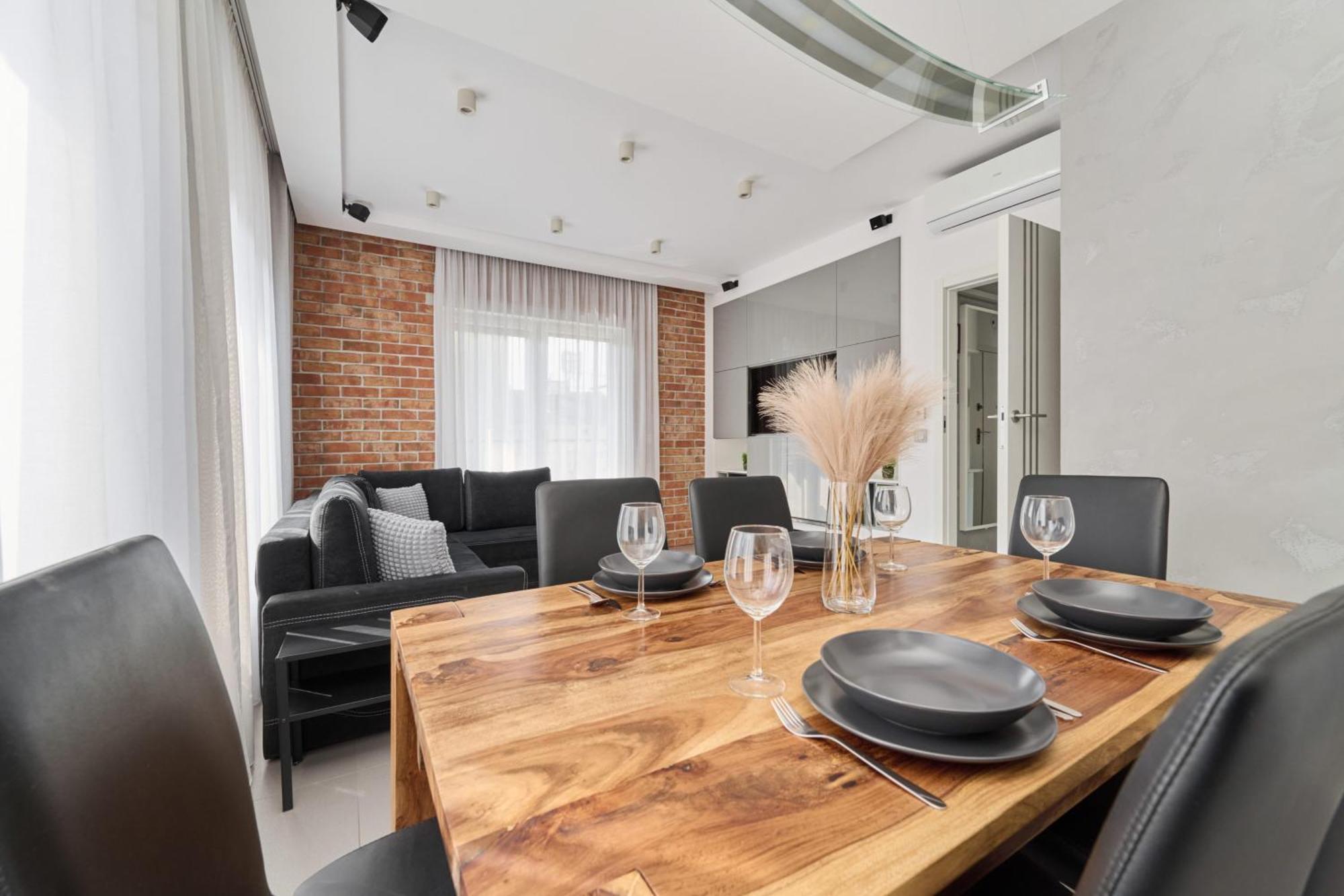 Stylish Kosciuszki Apartaments Near The Market Square With Free Garage Wroclaw By Noclegi Renters Esterno foto