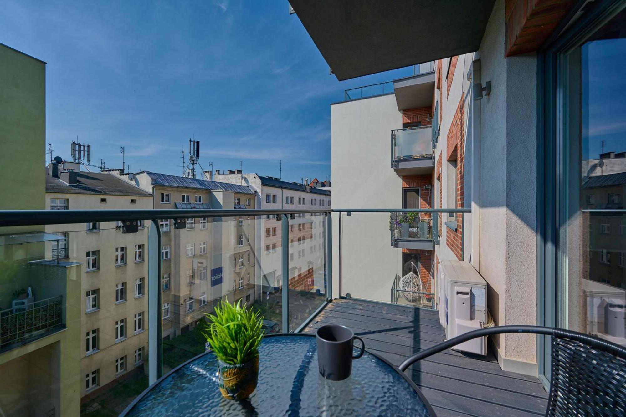 Stylish Kosciuszki Apartaments Near The Market Square With Free Garage Wroclaw By Noclegi Renters Esterno foto