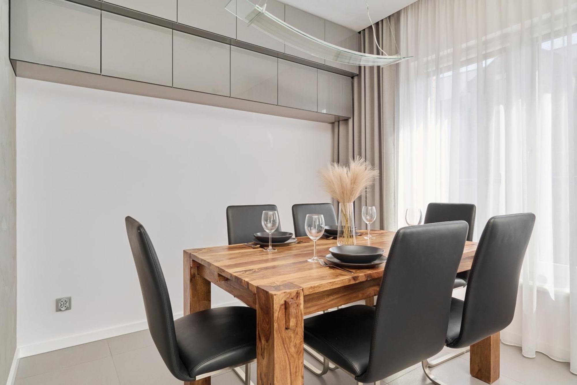 Stylish Kosciuszki Apartaments Near The Market Square With Free Garage Wroclaw By Noclegi Renters Esterno foto
