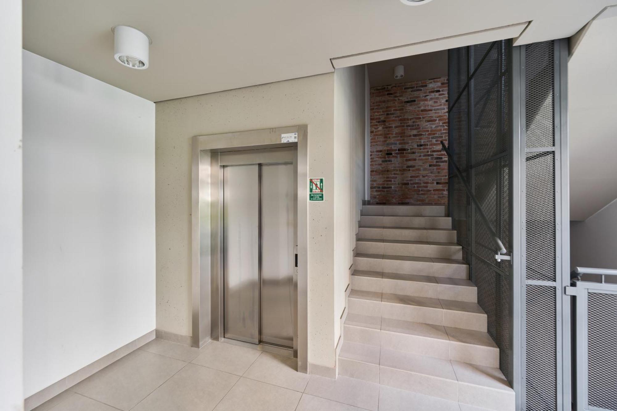 Stylish Kosciuszki Apartaments Near The Market Square With Free Garage Wroclaw By Noclegi Renters Esterno foto
