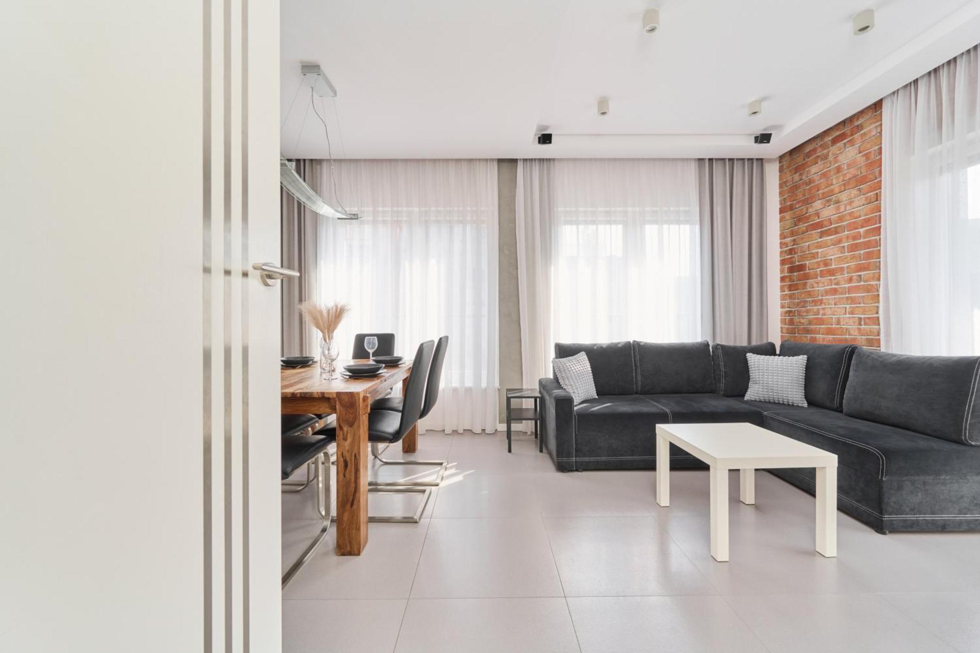 Stylish Kosciuszki Apartaments Near The Market Square With Free Garage Wroclaw By Noclegi Renters Esterno foto