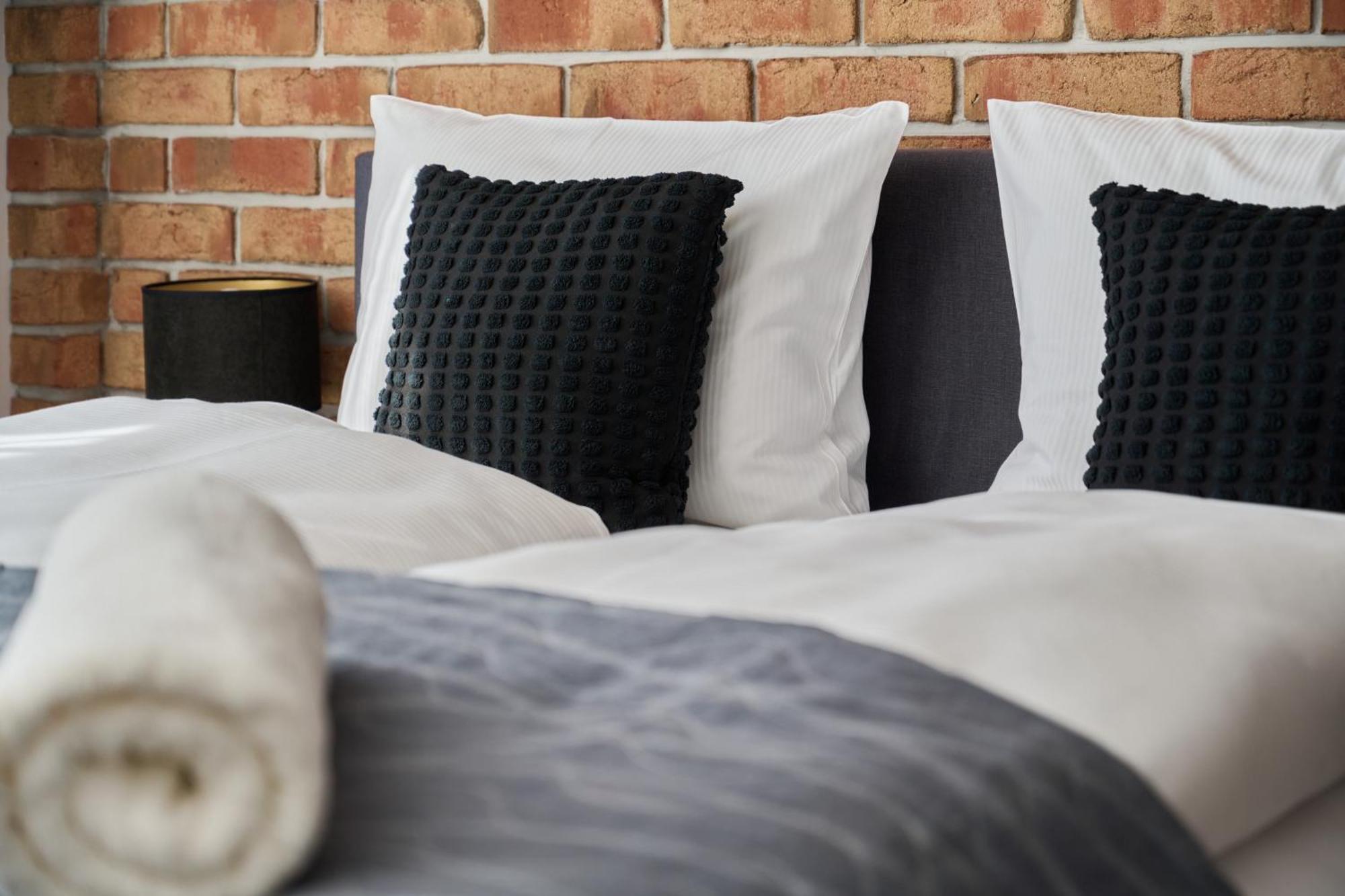 Stylish Kosciuszki Apartaments Near The Market Square With Free Garage Wroclaw By Noclegi Renters Esterno foto