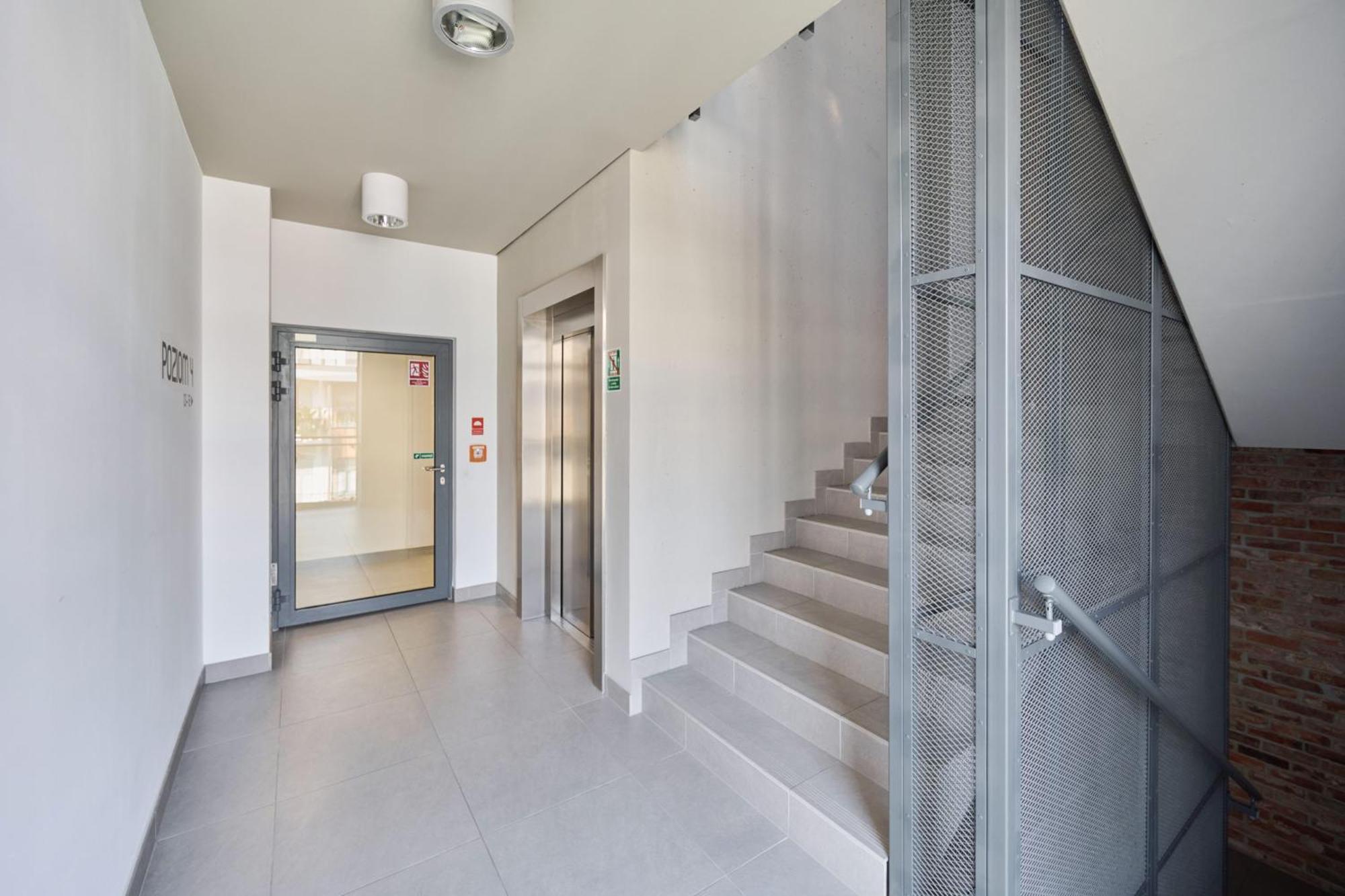 Stylish Kosciuszki Apartaments Near The Market Square With Free Garage Wroclaw By Noclegi Renters Esterno foto