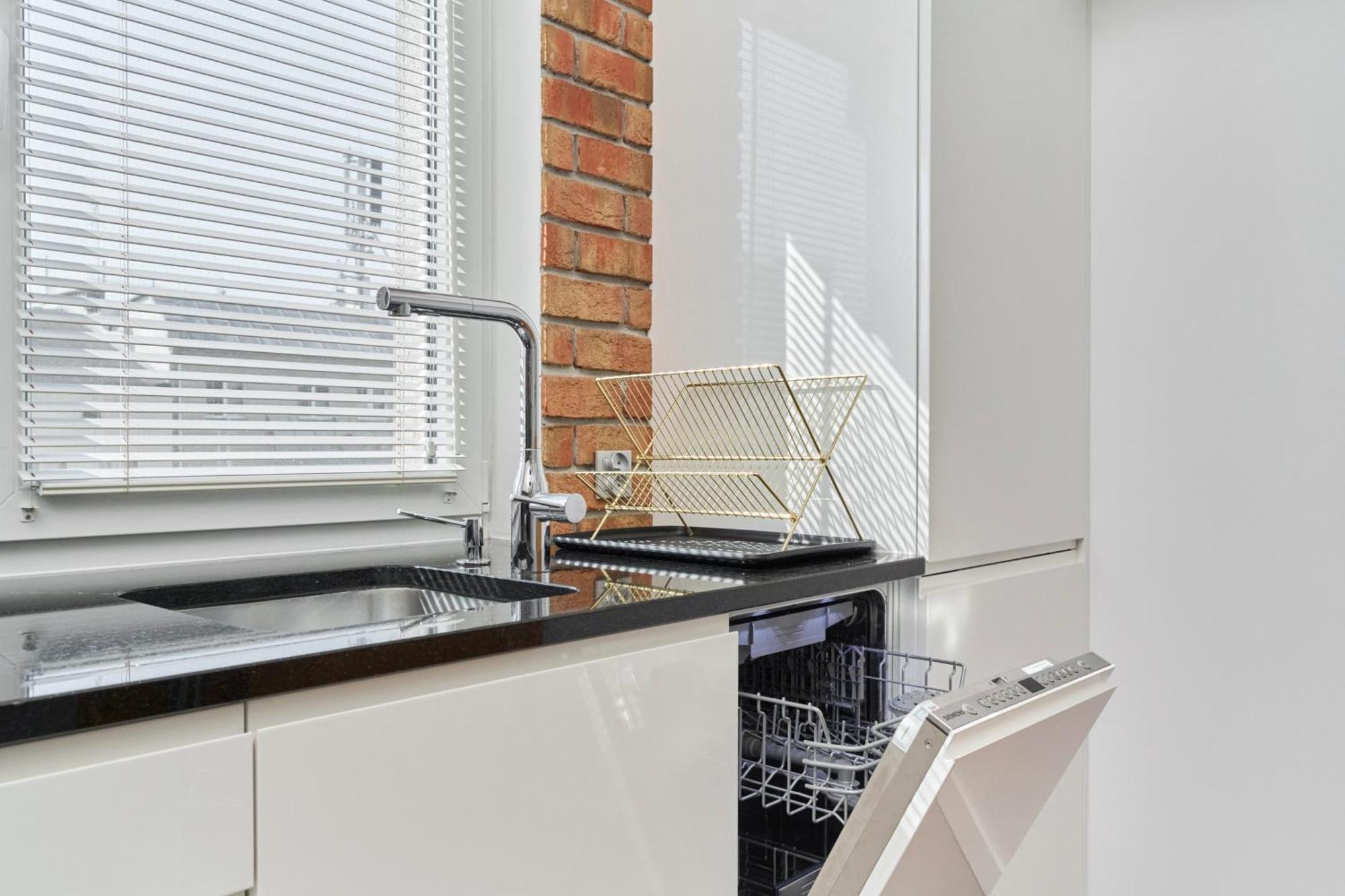 Stylish Kosciuszki Apartaments Near The Market Square With Free Garage Wroclaw By Noclegi Renters Esterno foto