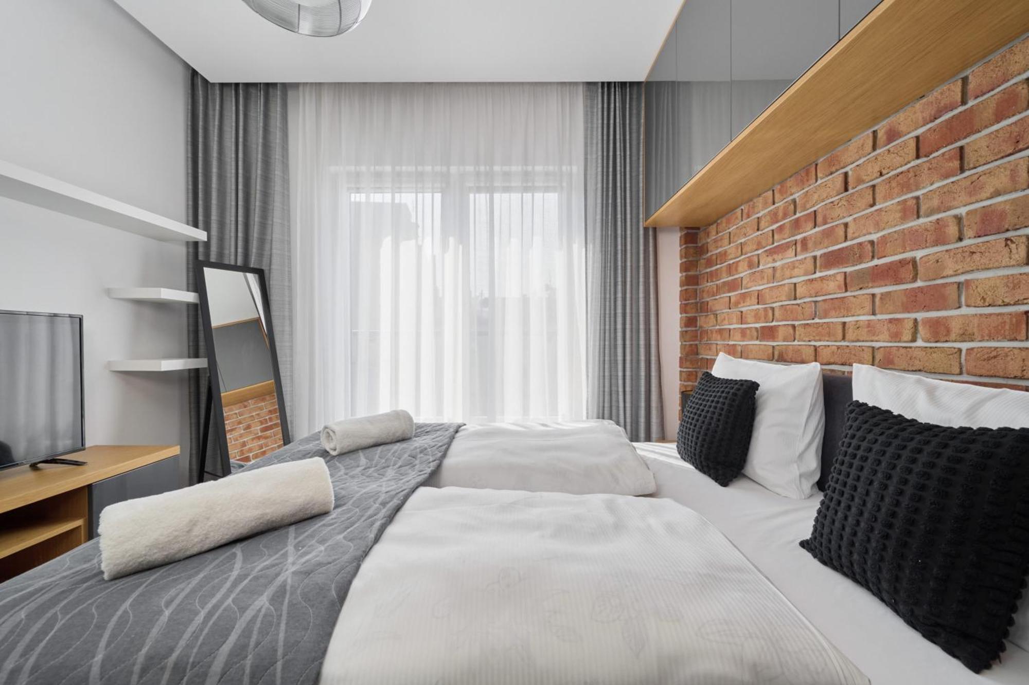 Stylish Kosciuszki Apartaments Near The Market Square With Free Garage Wroclaw By Noclegi Renters Esterno foto